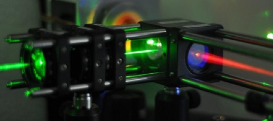 Liquid crystal laser