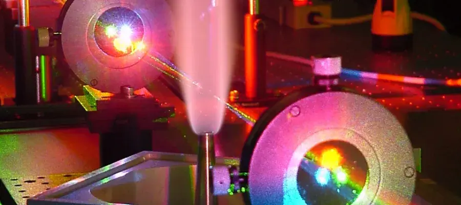 Coherent anti-Stokes Raman spectroscopy used to measure temperature in an H2/O2 flame