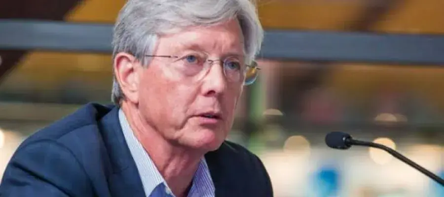 photograph of Prof David Skellern talking into a microphone