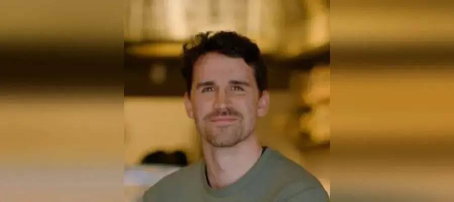 Jonathan Mason profile picture on generated seamless background