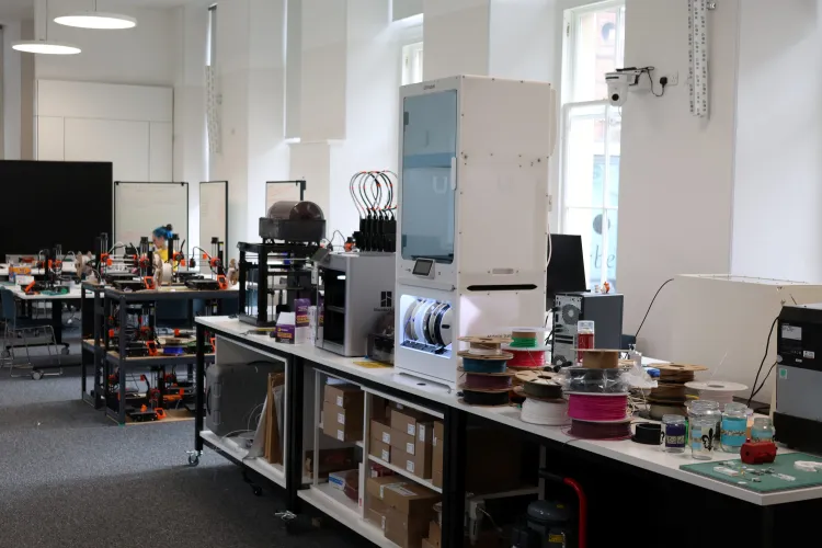 3D printers on a table