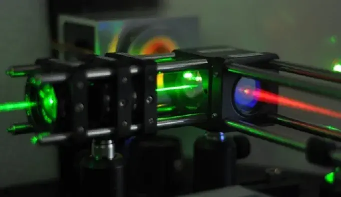 Liquid crystal laser