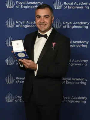 Themis Prodromakis receiving the 2025 Princess Royal Silver Medal from the Royal Academy of Engineering.