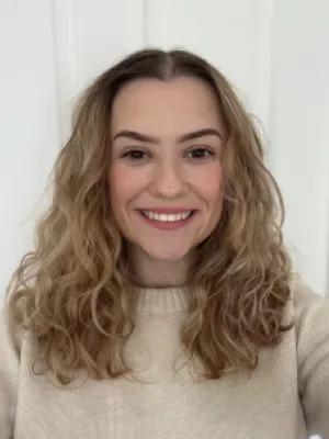 Profile picture of Roslyn Hay