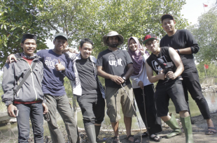 Dr Parvez Alam (fourth from right) with the mudskipper research team in Java
